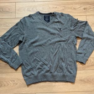 Men’s AEO V-neck Sweater